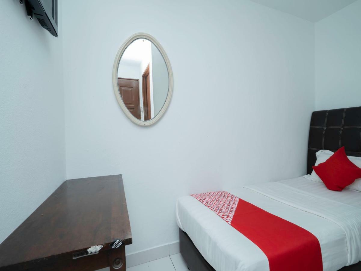 Oyo 988 Malawati Ria Hotel Kuala Selangor Εξωτερικό φωτογραφία